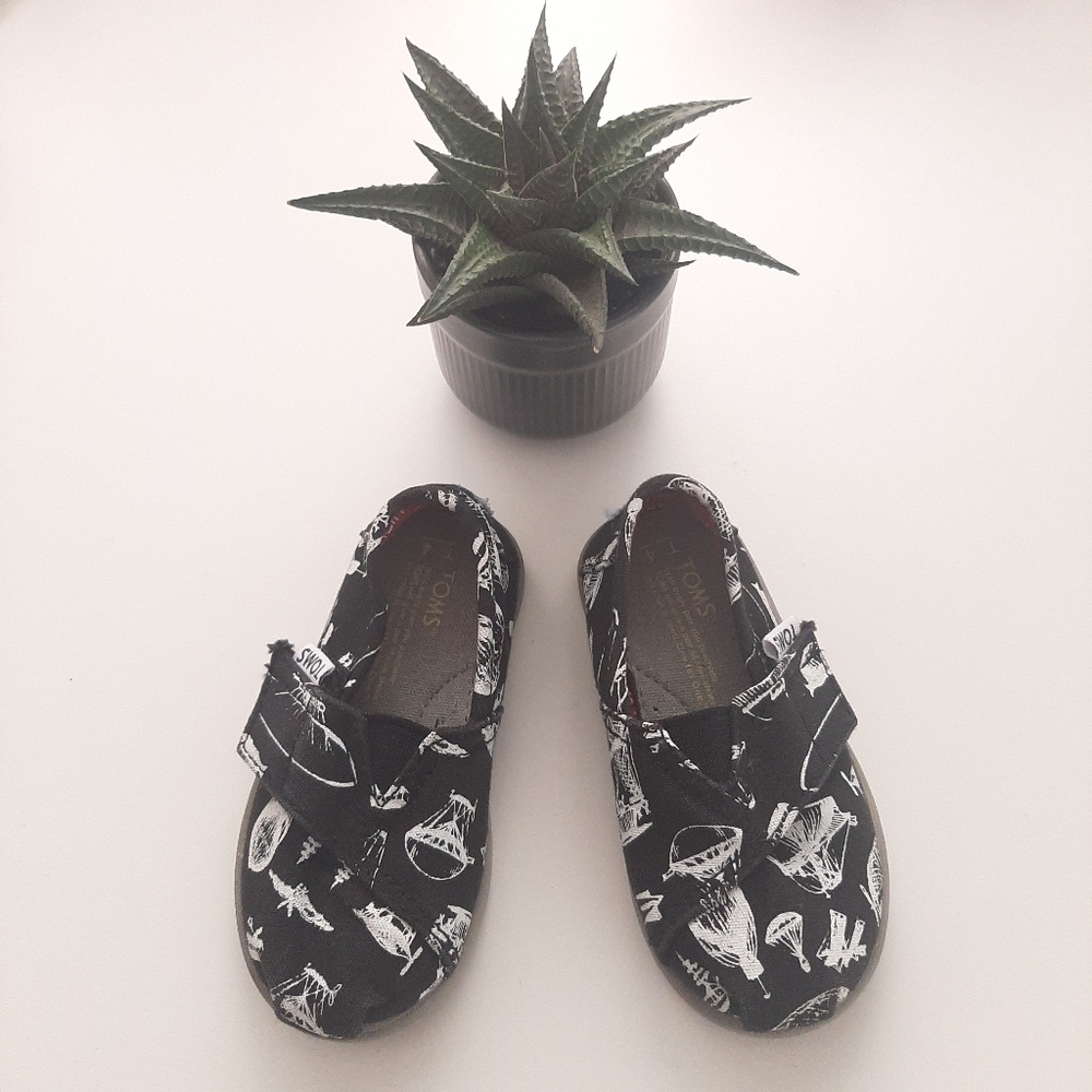 Toms Baby Alpargata Slip on Shoes size T4